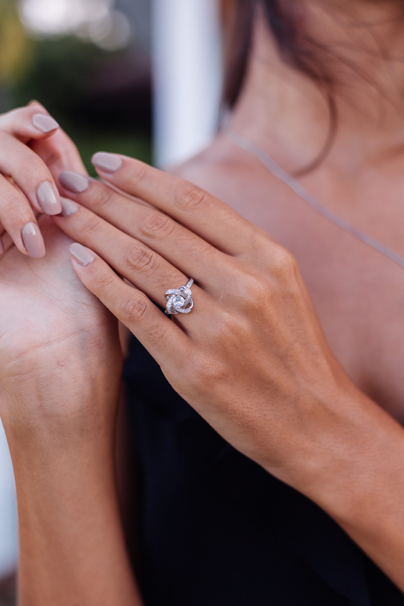 close-up-elegant-diamond-ring-woman-finger-woman-wearing-black-dress-love-wedding-concept-soft-natural-day-light-selective-focus Δοκιμαστικό κείμενο - Image 1