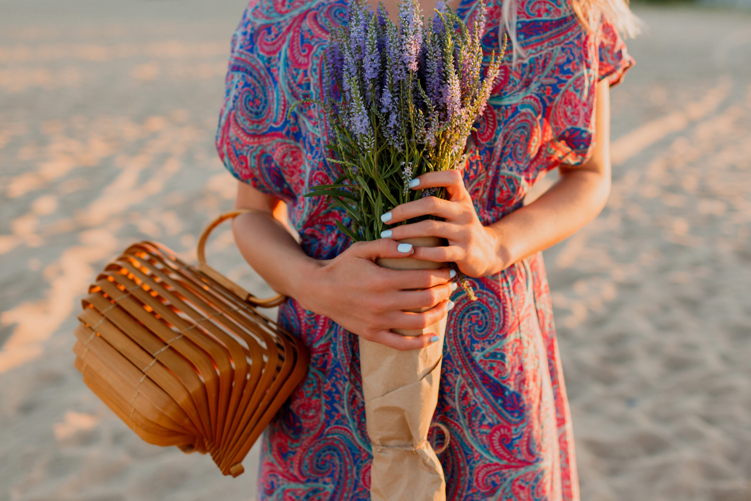 outdoor-summer-image-beautiful-romantic-blond-woman-colorful-dress-walking-beach-with-bouquet-lavender ΤΣΑΝΤΑ ΤΕΣΤ 3 - Image 1