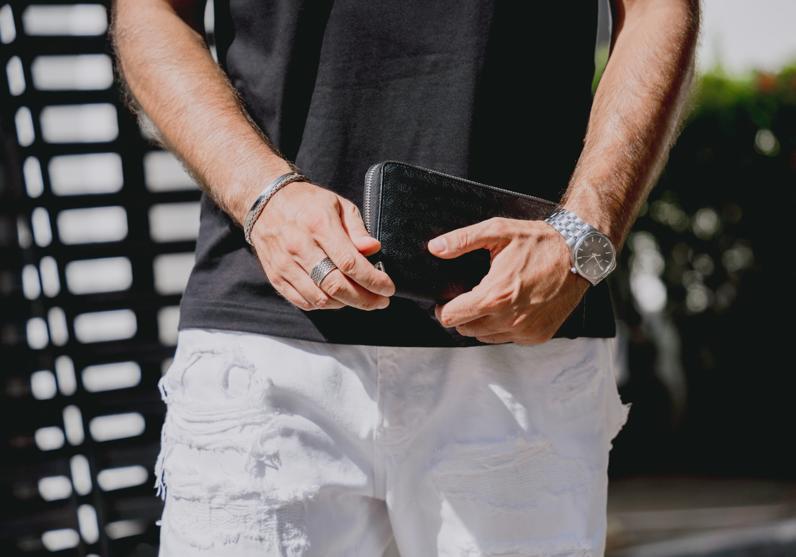 Young businessman holding wallet in his hands against his modern home with garage and car ΠΟΡΤΟΦΟΛΙ ΤΕΣΤ - Image 1